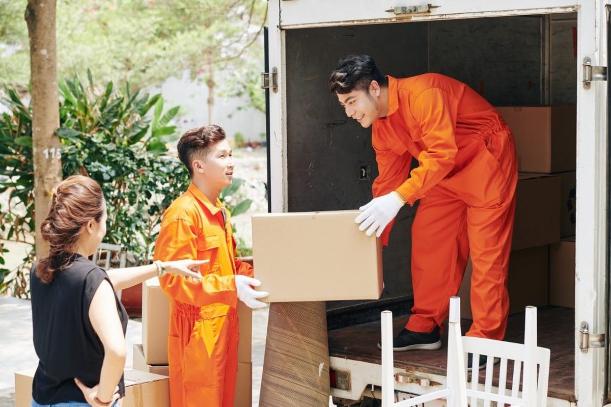 Dịch vụ bốc vác hàng hóa giá rẻ và uy tín tại TPHCM