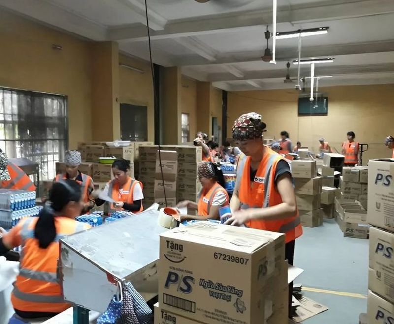 Nghề bốc vác cần sức khỏe, không phân biệt nam hay nữ
