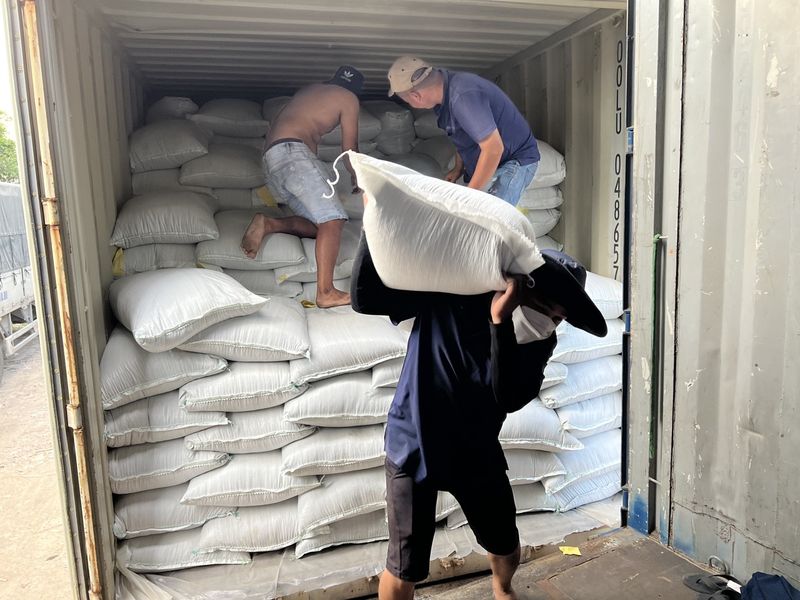 Nghề bốc vác và góc khuất ít người biết đến