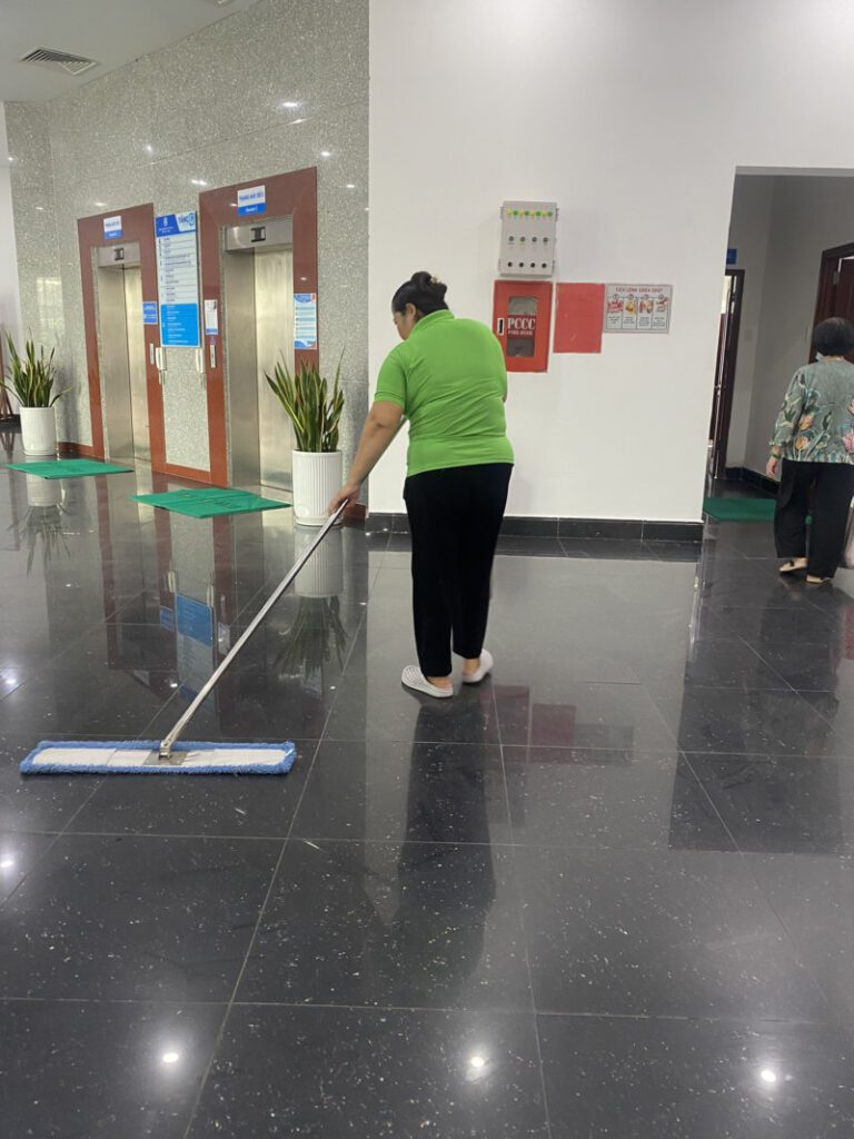 Sau mỗi lần dịch vụ vệ sinh được hoàn thành bạn nên kiểm tra và đánh giá chất lượng công việc của đội ngũ vệ sinh