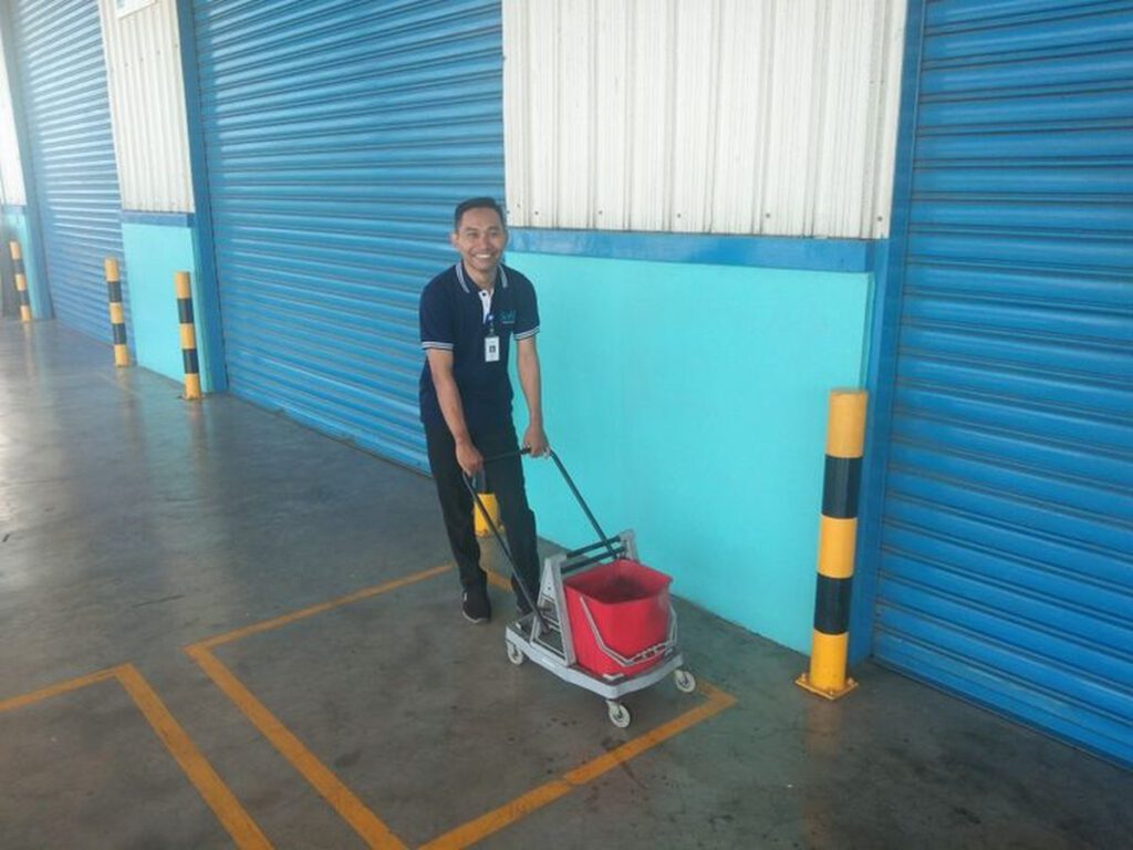 Đội ngũ nhân viên luôn làm việc với tinh thần chuyên nghiệp và có trách nhiệm