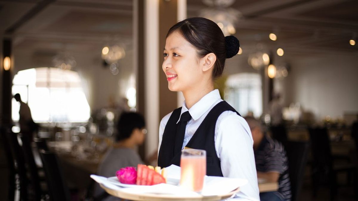 Nhân viên phục vụ cần có đầy đủ các kỹ năng phục vụ bàn