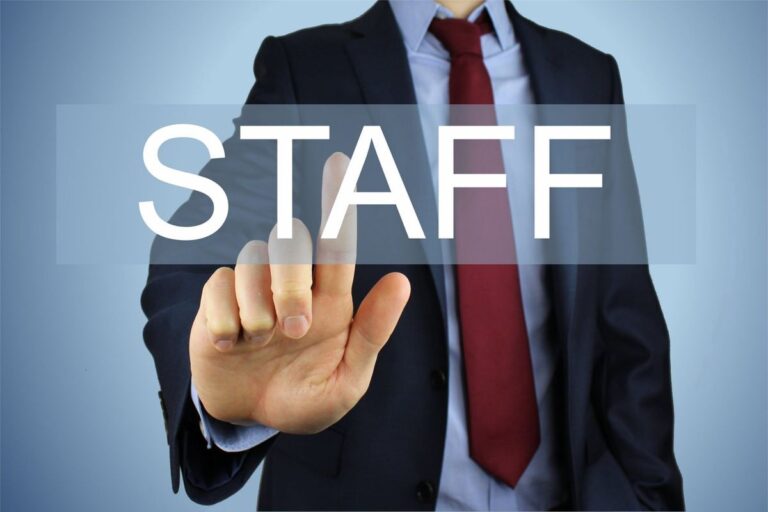 Staff là gì
