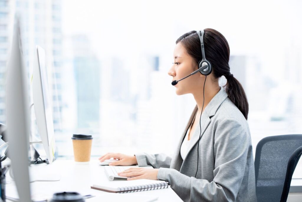 Nhân viên luôn túc trực 24/7, sẵn sàng phản hồi với bạn một cách nhanh chóng