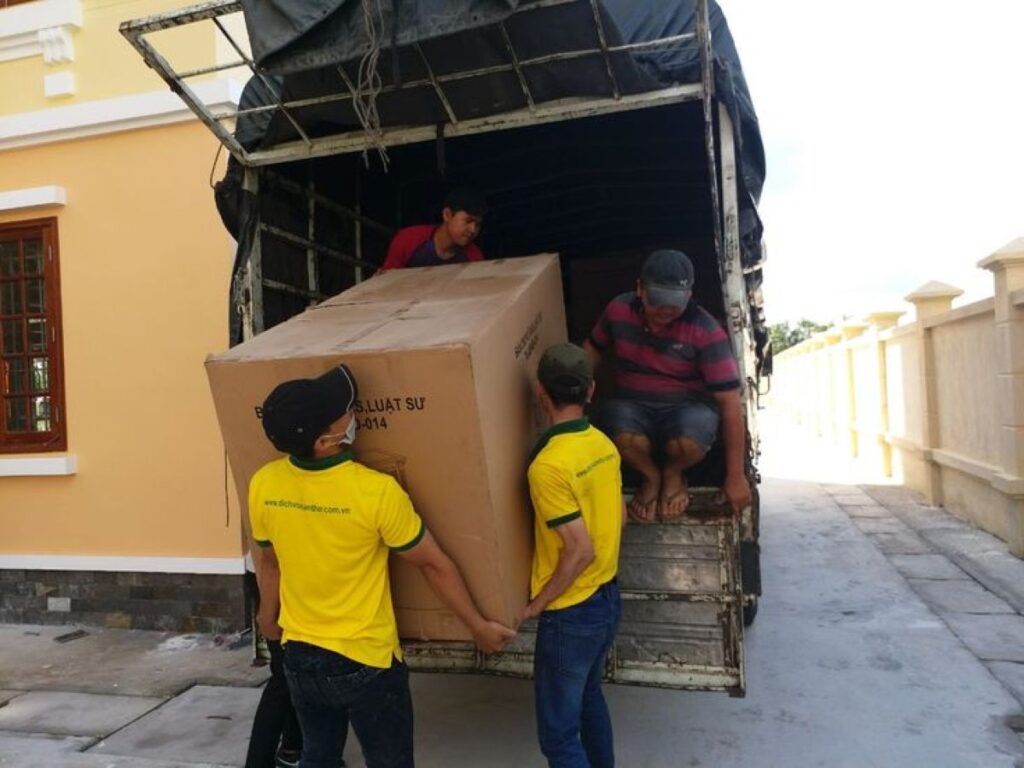 Nhân viên được đào tạo bài bản, có kinh nghiệm và luôn làm việc với thái độ lịch sự