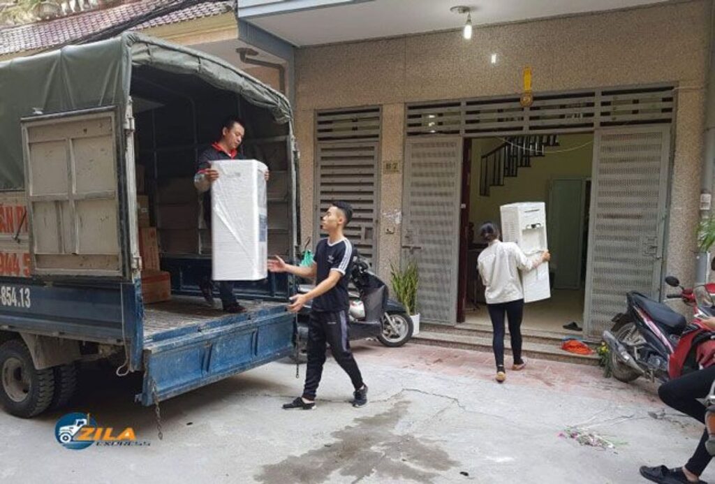 Nhân viên chuyển nhà trọn gói quận 9 sẽ tháo dỡ, phân loại và đóng gói bằng các vật liệu chuyên dụng