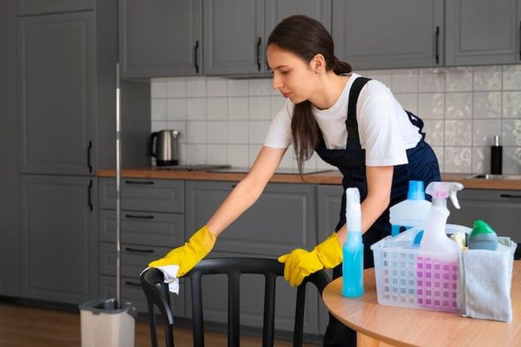 Dịch vụ vệ sinh căn hộ giúp duy trì trạng thái sạch sẽ, thoáng mát mỗi ngày