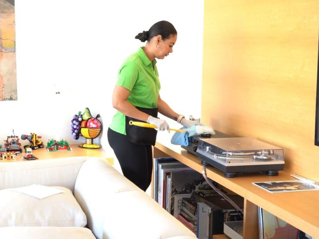 Dịch vụ vệ sinh căn hộ giúp bạn tiết kiệm thời gian để nghỉ ngơi hoặc tận hưởng cuộc sống