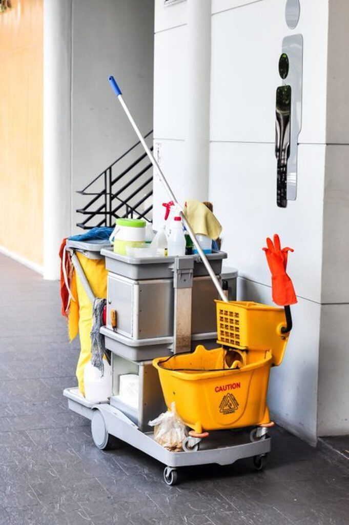 Dịch vụ vệ sinh căn hộ làm việc một cách khoa học, thông minh