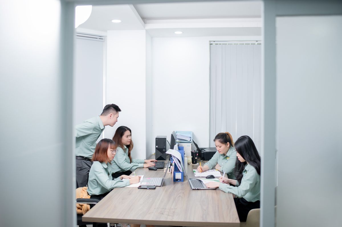 staff là nghề gì