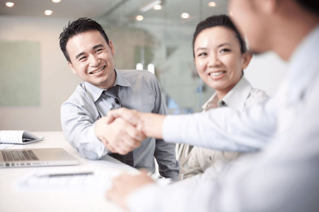 Nhân viên tư vấn giỏi sẽ giúp khách hàng yên tâm hơn khi sử dụng dịch vụ