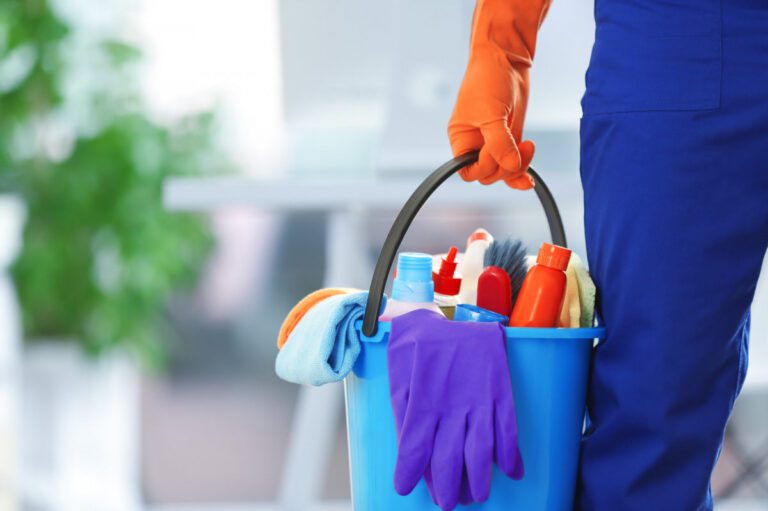 Nhân viên luôn chủ động vệ sinh