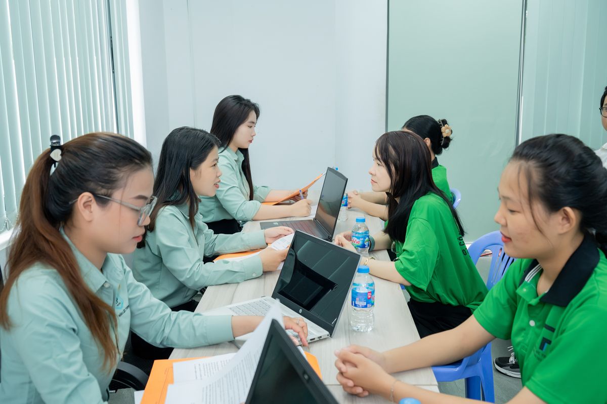 Đội ngũ tiếp nhận thông tin