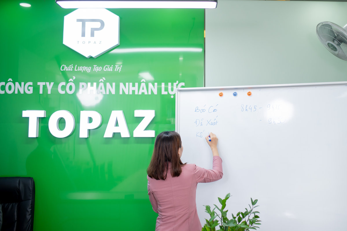 Nhân viên Topaz thực hiện khảo sát vệ sinh công nghiệp Yên Bái 