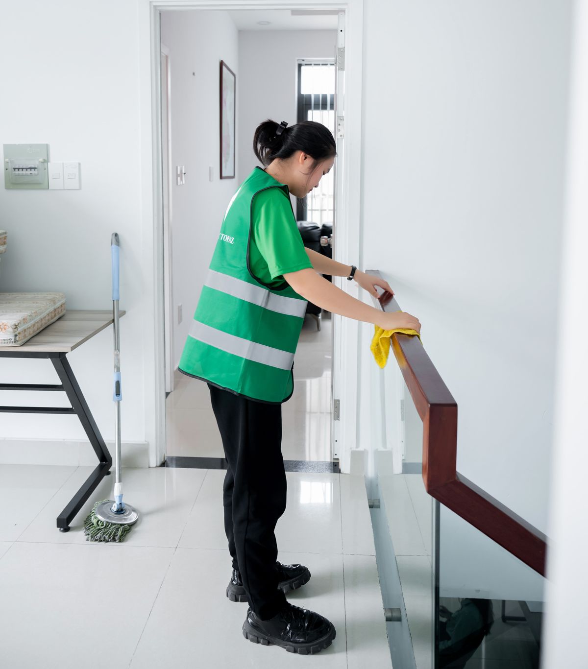 Đội ngũ vệ sinh công nghiệp Hà Nội triển khai vệ sinh nhanh chóng