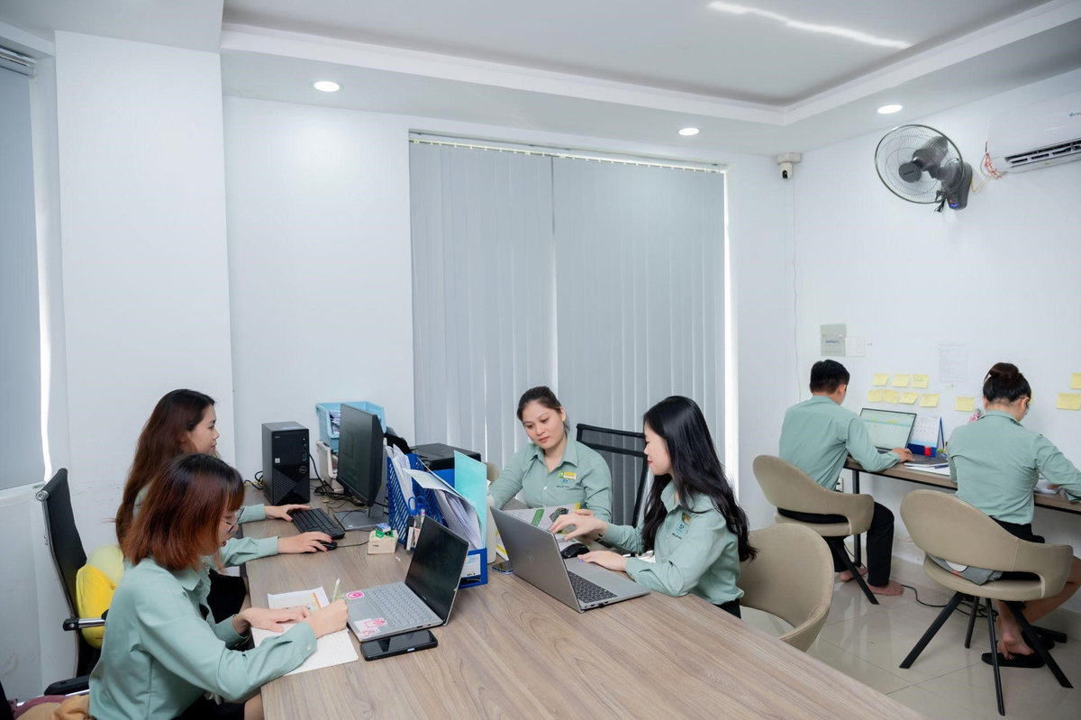 Topaz theo dõi và chăm sóc khách hàng sau cung ứng lap động tại Sài Đồng