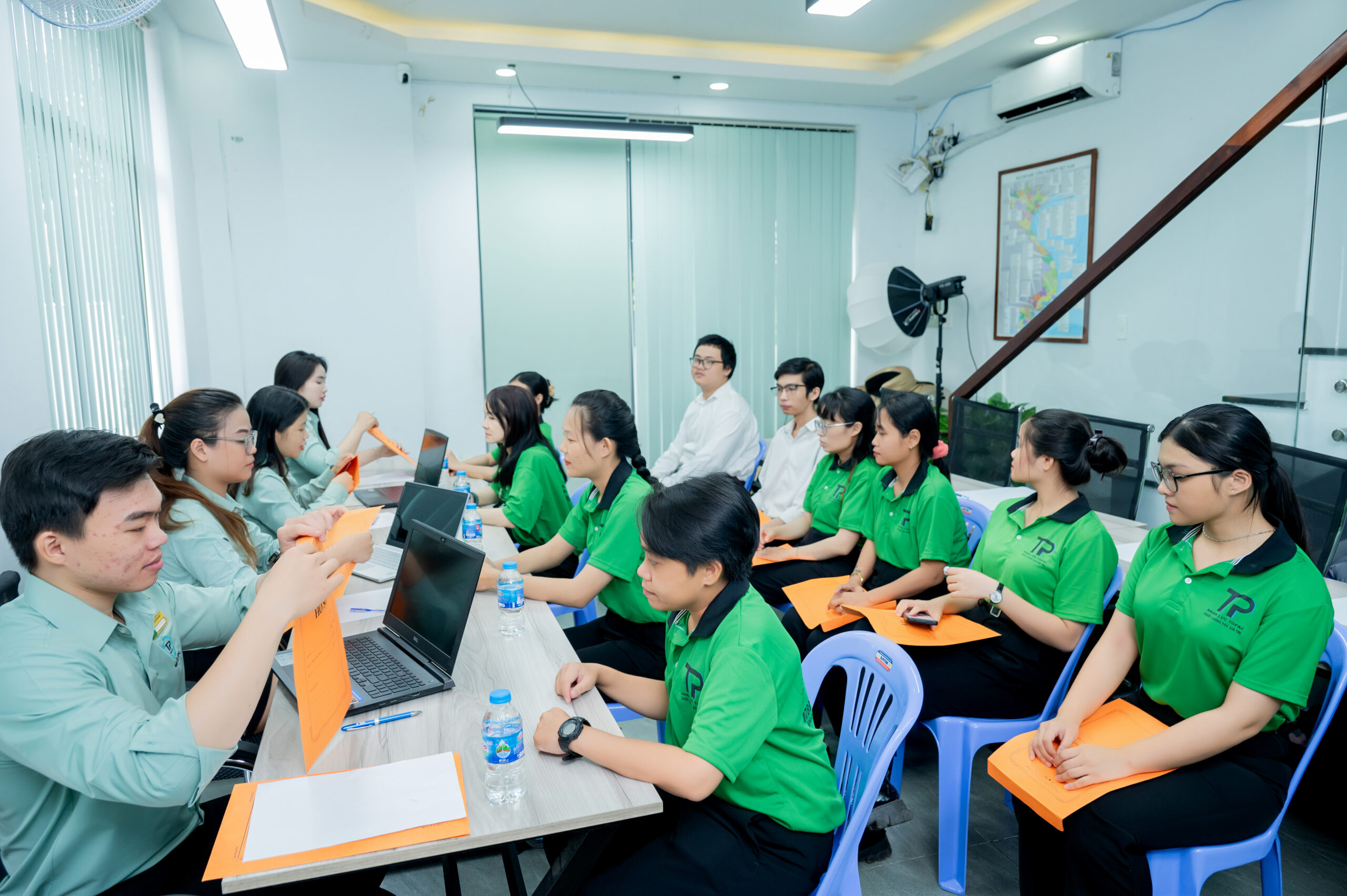 Nhà cung cấp lao động là gì